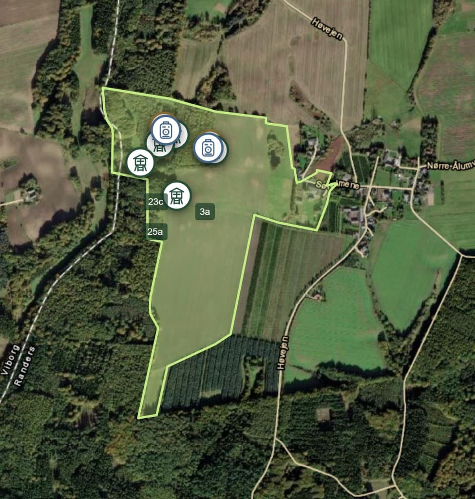 Satellitkort over Skoven med revirgrænse og markeringer